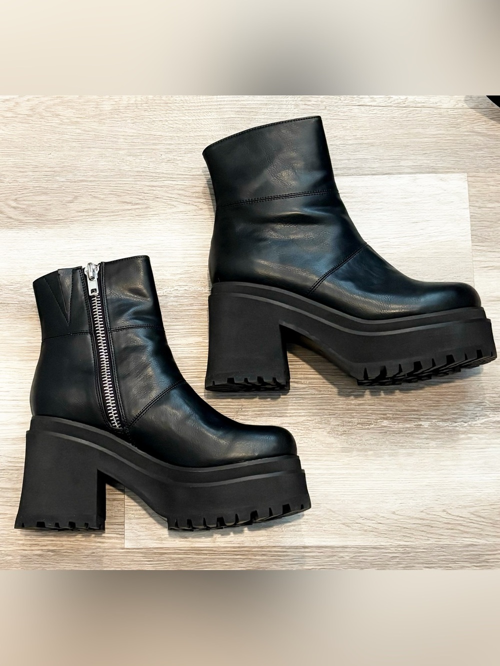 NWT DELIA’S PLATFORM BOOTS